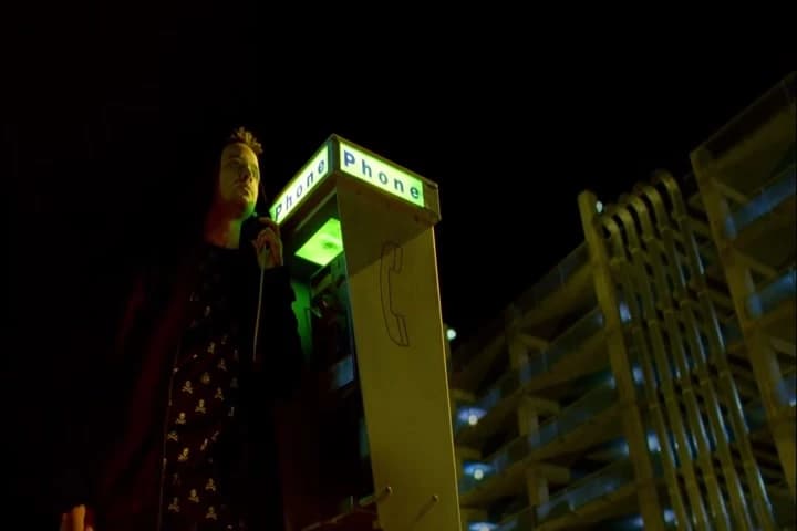 Pay phone, in the middle
of nowhere, nobody followed.