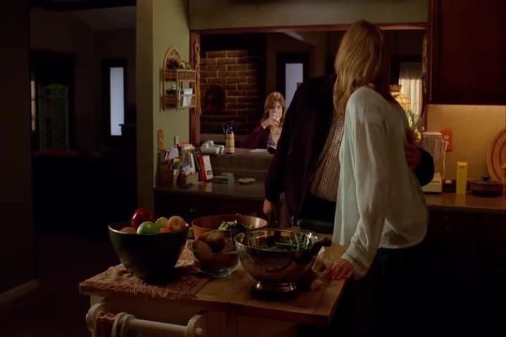 Good. Good.
SKYLER: Hi, honey.