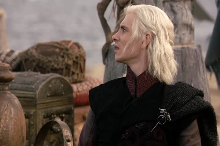 Gods be good, I hope to
always serve the rightful king.