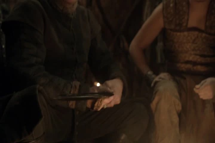 For a man on horseback,
the curved blade is a good thing,