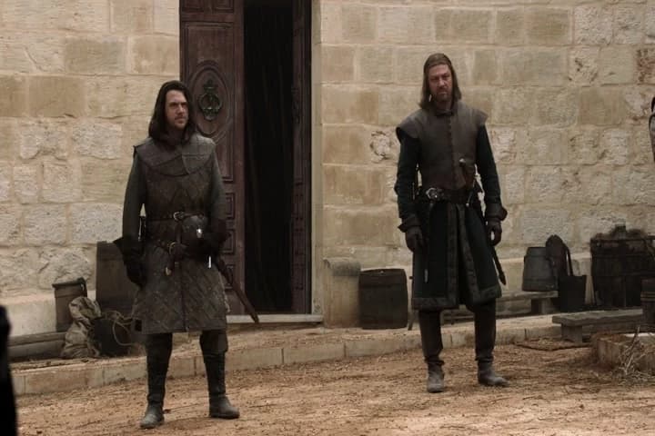 Stay back, ser.
This is the Hand of the King.