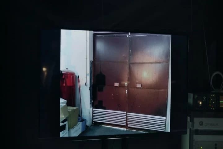 show explosives\Nconnected to photoelectric cells.�
