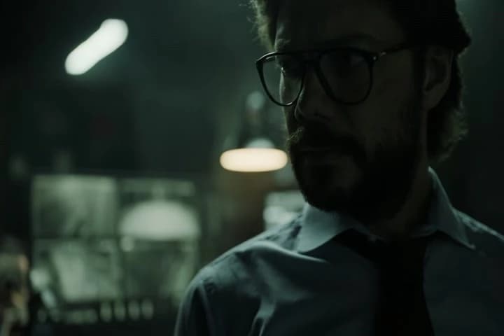 -What?\N-To him, your shoulder to cry on.�