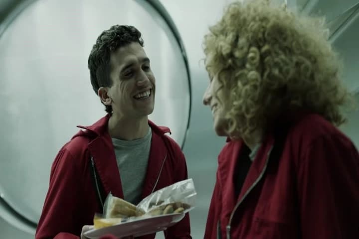 I brought you a menu,\Nyou’ll be blown away.�