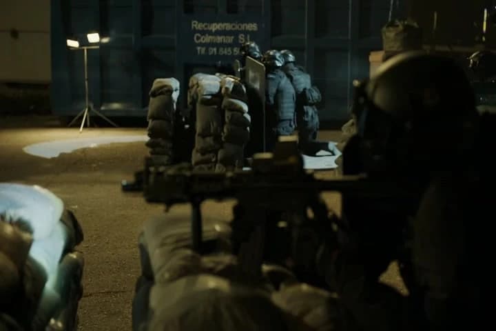 "Attention, there’s some movement.\NThere are people walking out.�