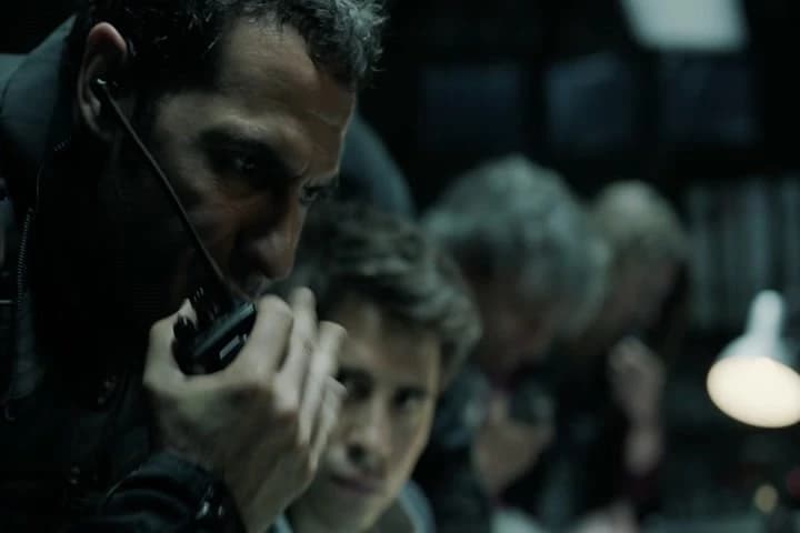-They’re closing the entrance."\N-Covering fire.�