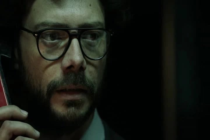 Wounded man! Wounded man! Help me!�