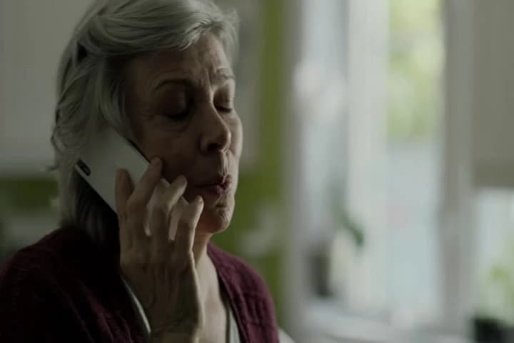"If you tell me,\NI may be able to talk to her."�