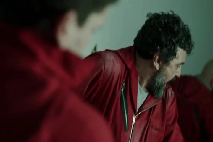 -What have we got?\N-He’s seriously injured. Hurry up!�
