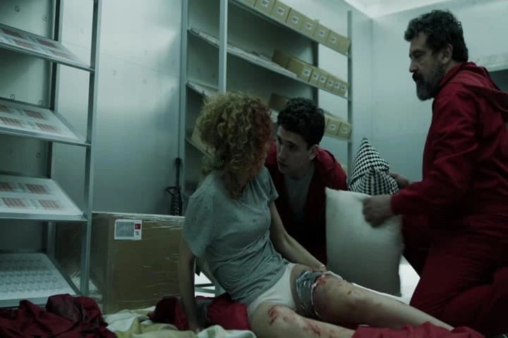 -Is he okay?\N-A surgeon is coming in.�