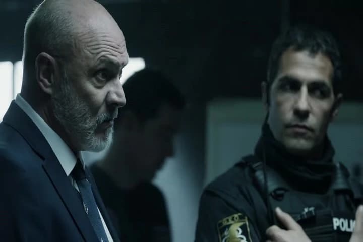 The CNI officer\Nhas suddenly become a pacifist.�