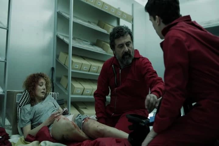 The surgeons!\NGo and steal their tools. Hurry.�