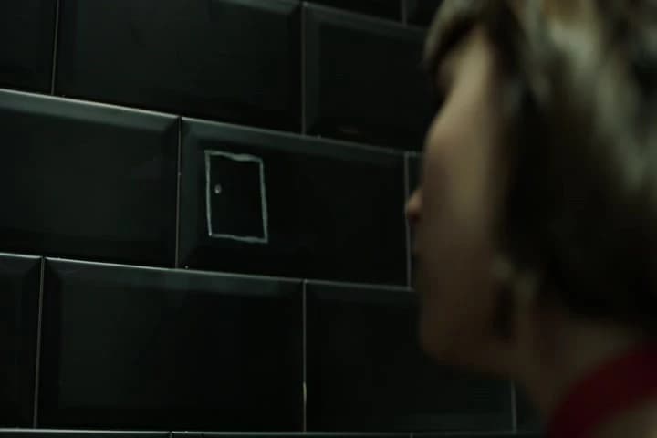 She told me\Nthat I could open it only once.�