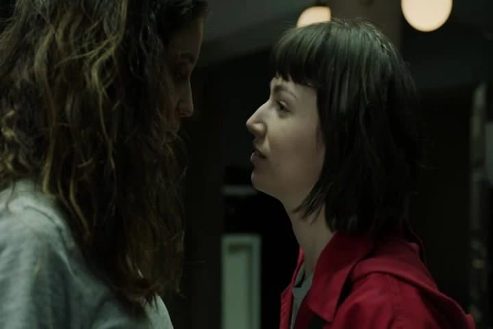 that goes around biting\Nwhen she feels insecure.�