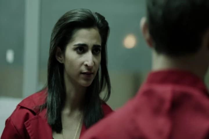 What are you going to do with her,\Npiece of scum?�