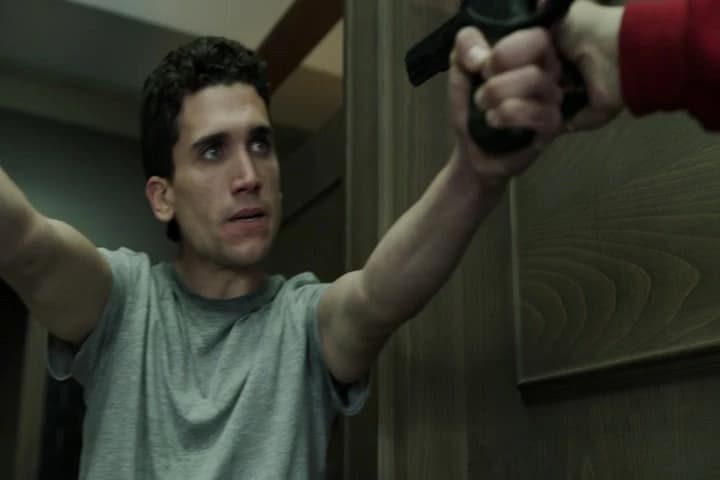 Whose head are you going\Nto blow now, eh, freak?�