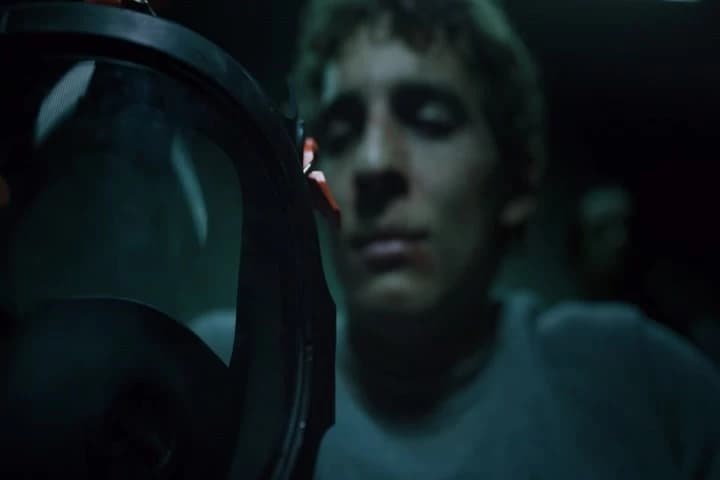 Put the mask on.�