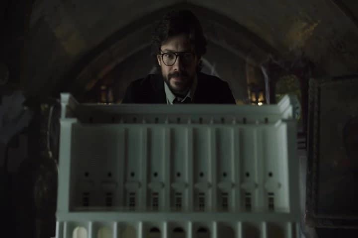 From the inside,\Nit's an impenetrable fort.�