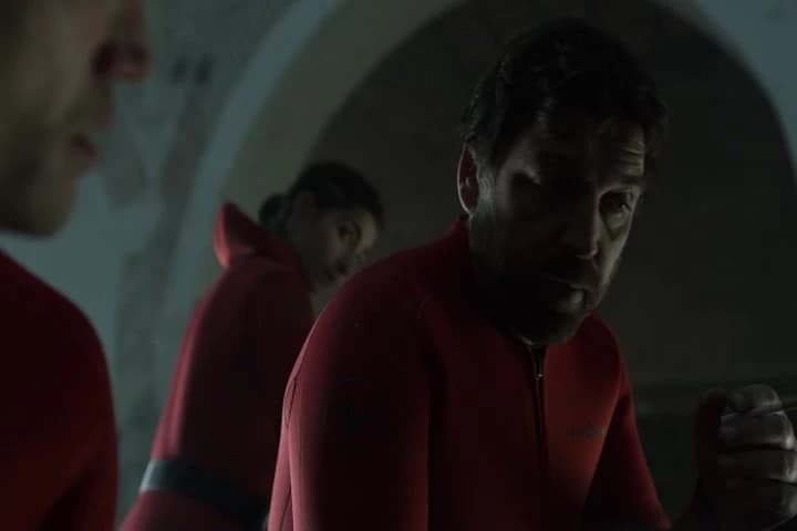 It's easier to train in a swimming pool,\Nbut our job isn't in a fucking pool.�
