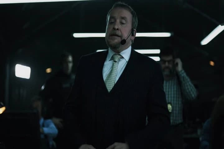{\i1}Listen, I am going to call you{\i0}\N{\i1}in one hour.{\i0}�