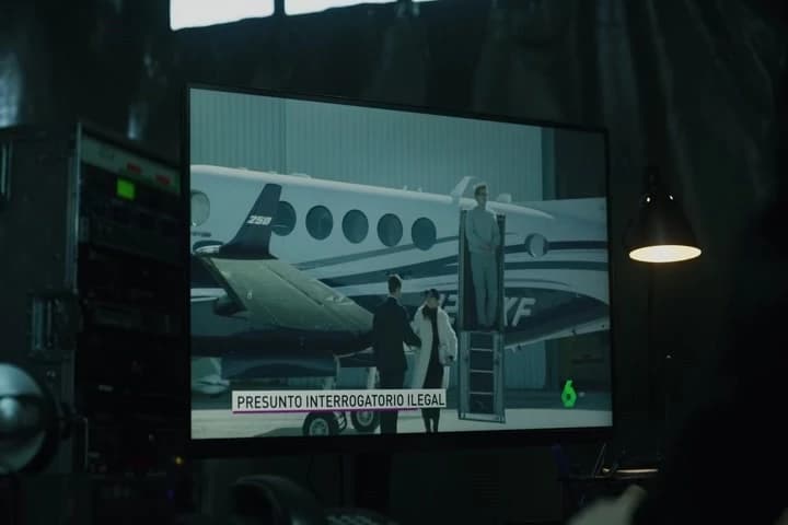 {\i1}What country was he detained in?{\i0}\N{\i1}Why was he brought in a secret plane?{\i0}�