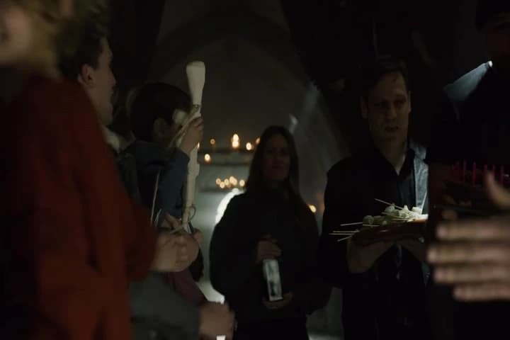Everyone to the table!�