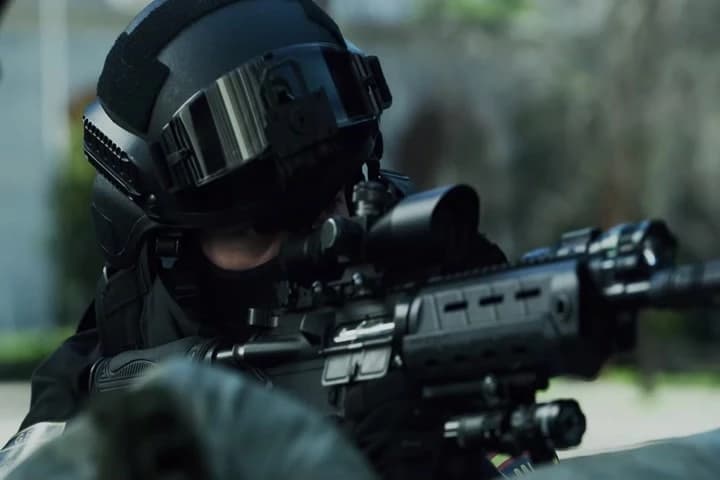 I'm a hostage, don't shoot!�