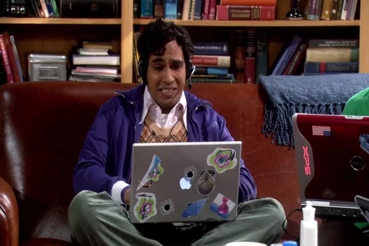 - Oh, my God, so many goblins.
<font color="#808080">HOWARD</font>: Aah!