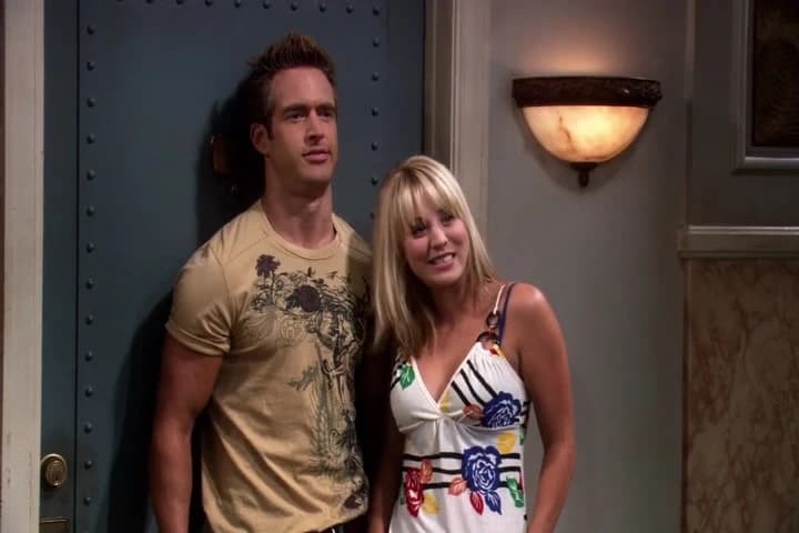 - Doug, this is my neighbor, Leonard.
- What's up, bro?