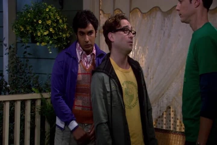 You're going to ask Howard
to choose between sex and "Halo."