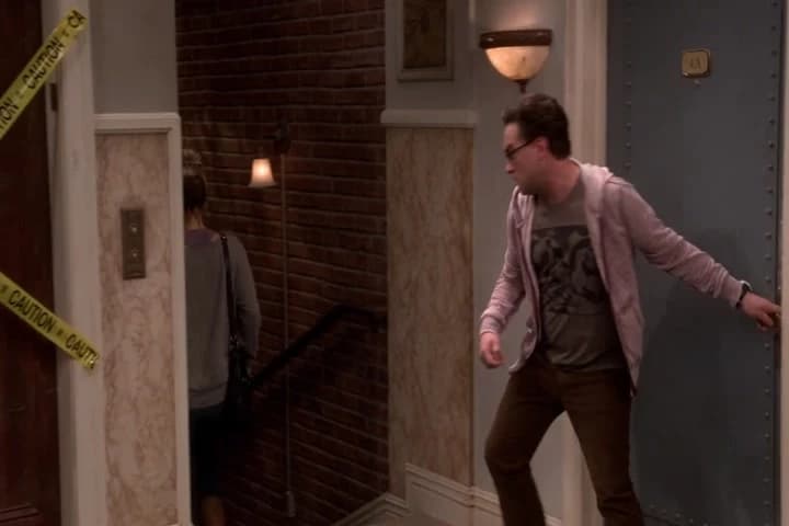 - Hey, Bernadette's water broke!
- Come on, everyone to the hospital!