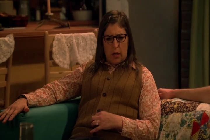 Hey, hey, save that sexy talk
for the bedroom.