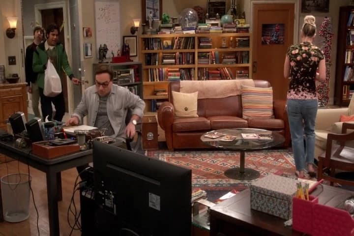 Uh, Aunt Orange can't
sit next to the bar