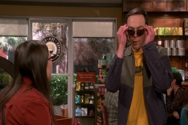 [gasps] They also left us
a pair of sunglasses