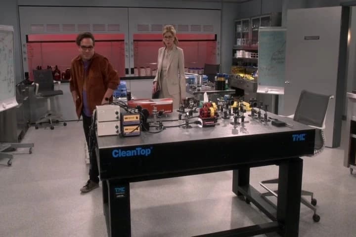 And this is a high-pulse laser
with a BBO crystal.
