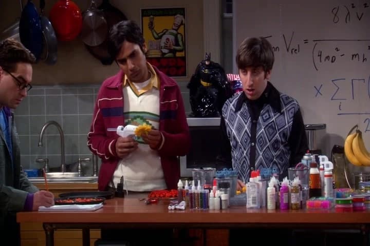 <font color="#E86CE4">(SINGING)</font>
Someone's in the kitchen I know