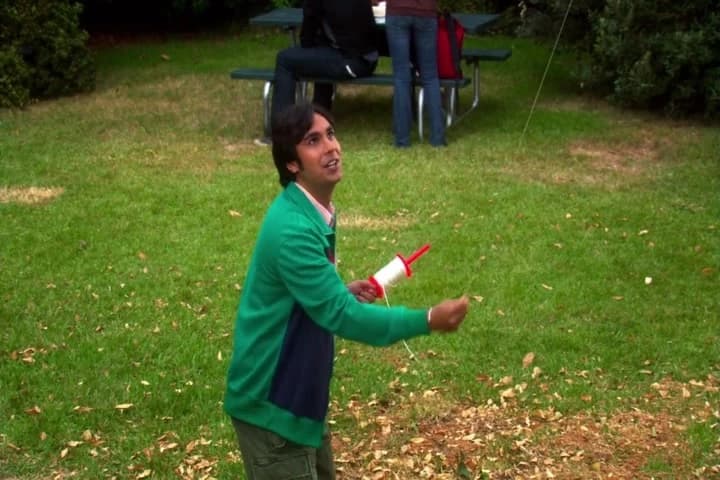 At the count of three,
we execute the flying scissor.