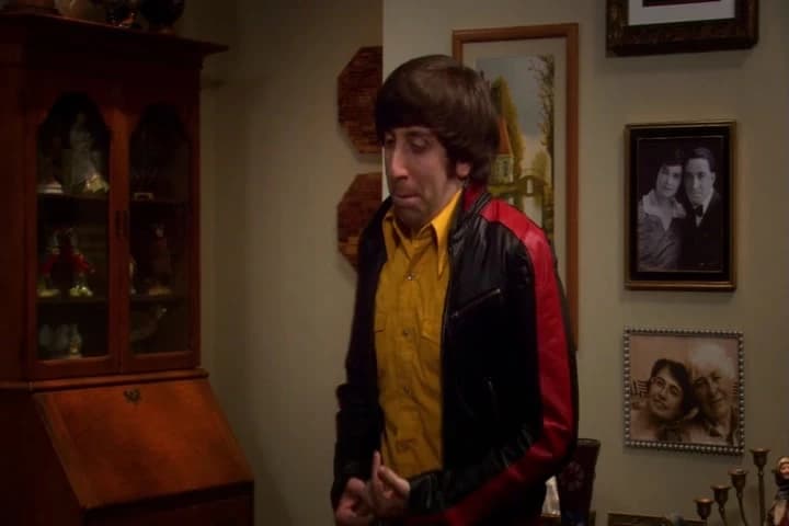 - Where are you?
<font color="#808080">MRS. WOLOWITZ</font>: I'm in the toilet!
