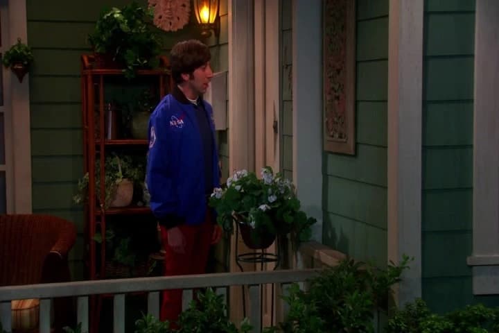 <font color="#808080">MAN</font>: You want me to hide in the closet
or go out the back?