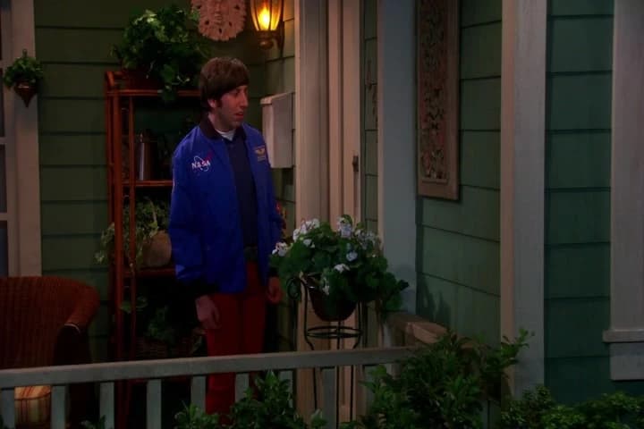 <font color="#808080">MRS. WOLOWITZ</font>:
Uh, nobody! The TV is on!