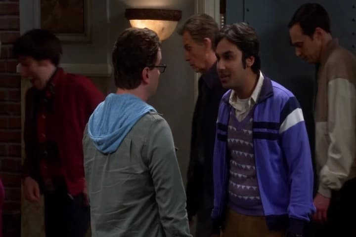 We're going to Oliver's house to see
his collection. Wanna go with us?