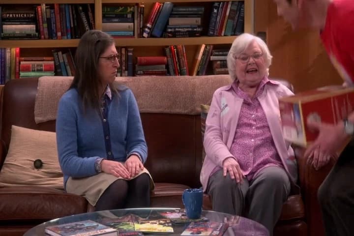 - Thank you, Meemaw!
- Oh, you're welcome, Moon Pie.