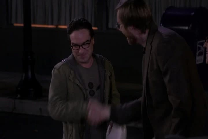 - Amy, I'm never washing this hand again.
- You really should.