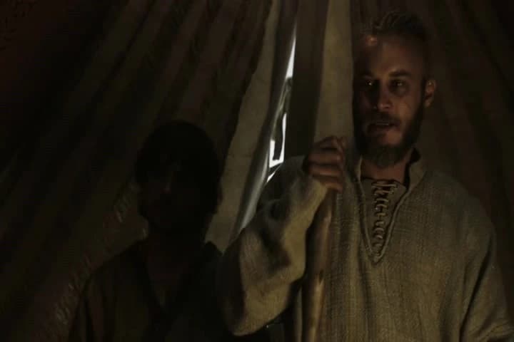 <i>♪ Now an Earl is
felled by spears</i>